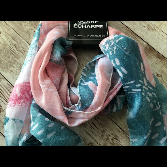 NEW Scarf 🧣 - Picture 5 of 6